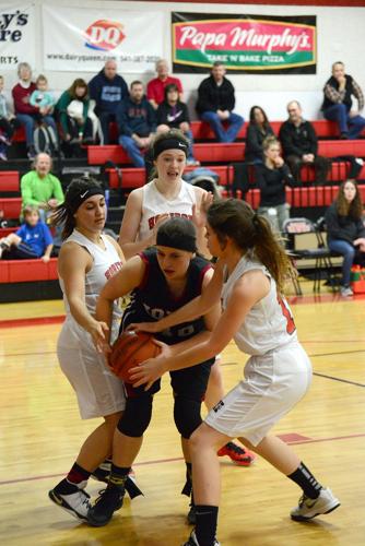 Horizon girls pummel Mitchell/Spray, Ione