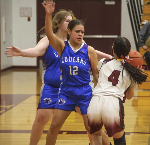 Klickitat versus Lyle basketball