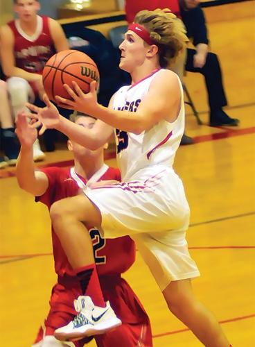 Mora-Lopez busts loose in No. 6 SWC’s road win