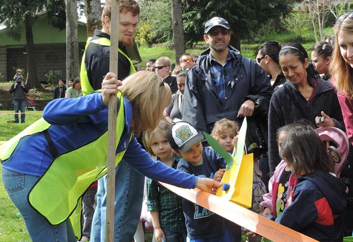 Families flock to Jackson Park for community egg hunt