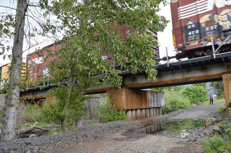 Mosier derailment: No pollution in Columbia, groundwater tests continue