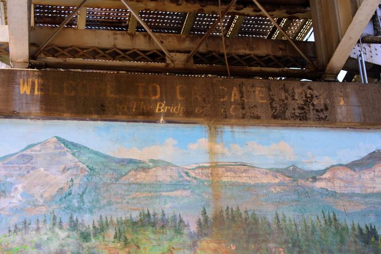 Bridge of the Gods mural