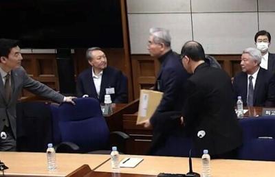 Yoon attends court on February 19 to learn his fate on insurrection charges stemming from the December 2024 martial law crisis.