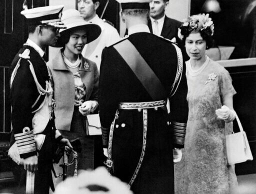 This undated photo taken in July 1960 shows Thailand's King Bhumibol Adulyadej (L), and Queen Sirikit (2nd L) being welcomed by Queen Elizabeth II