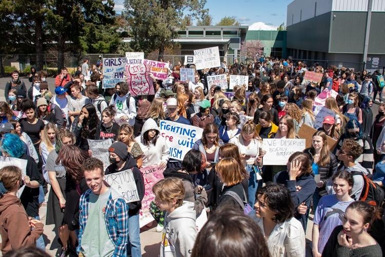 Students rally in Hood River