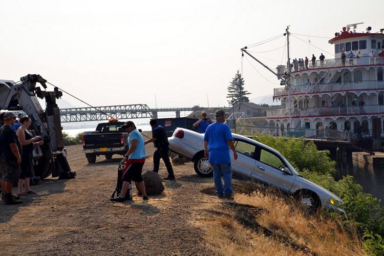 Car pulled from Hood River Marina