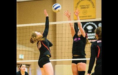 Dufur posts four-set road win