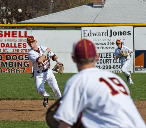 Tribe runs win streak up to seven: Walker, Bartells combine efforts for 5-1 win
