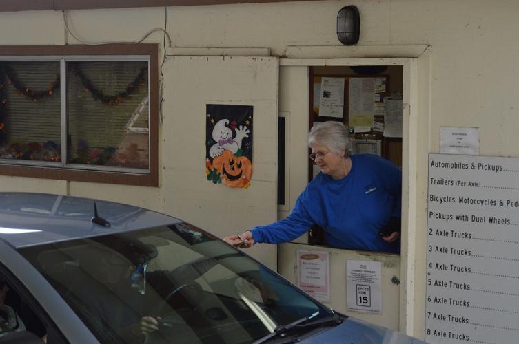 Jean Pearson keeps traffic moving at Bridge of the Gods