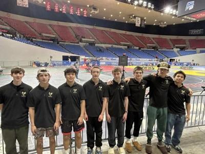 Hood River Valley boys wrestling team at state last year