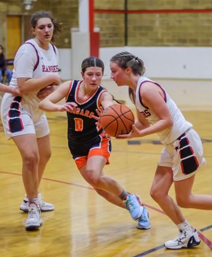 Dufur versus Wallawalla, varsity basketball