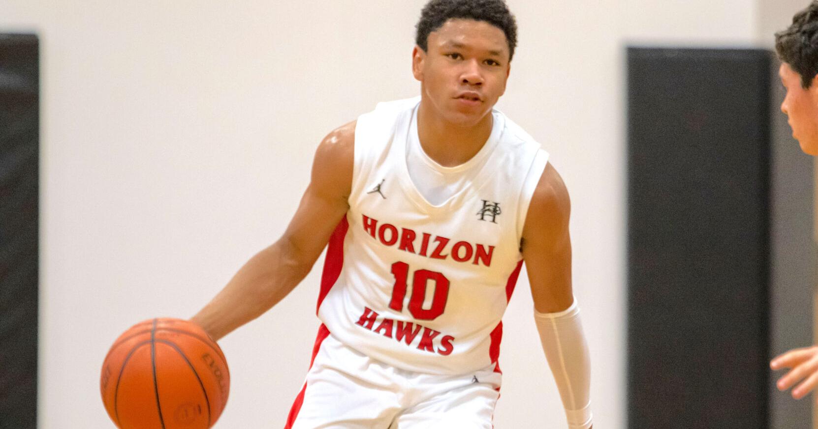 Horizon's Bates signs at Trinity | Hoodriver | columbiagorgenews.com - Vimarsana News