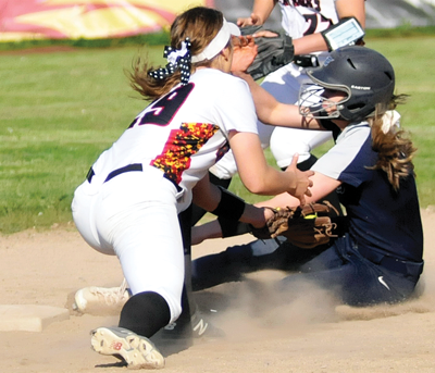 Softball rally comes up short
