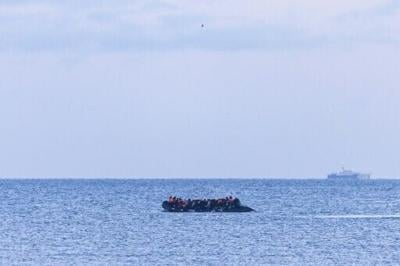 Britain and France have signed a new three-year deal on security operations to stop the crossings
