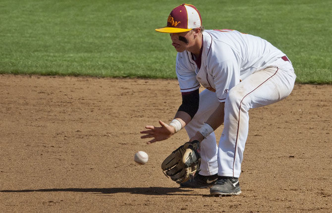 Tribe runs win streak up to seven: Walker, Bartells combine efforts for 5-1 win