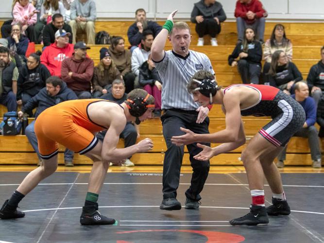CHSwrestle_3650.jpg