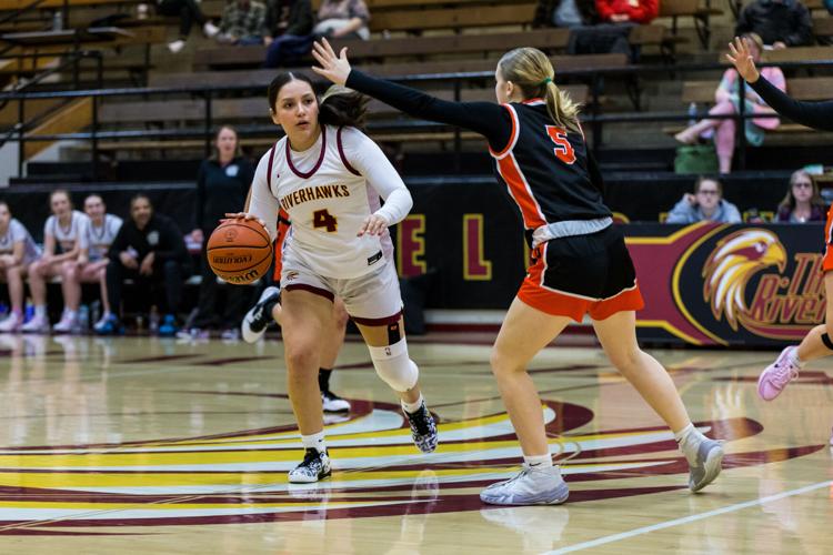 TD gbx Begay dribble.jpg