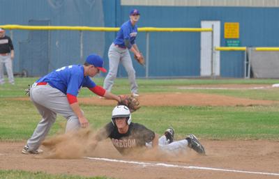 Hustlers split twinbill with Select