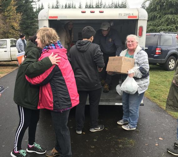 ‘Food Flight’ brings Thanksgiving bounty to Cascade Locks community