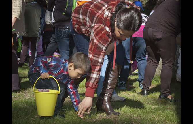 Easter Egg Scramble draws crowd to Sorosis: Photographs and video