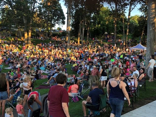 Families in the park 2022