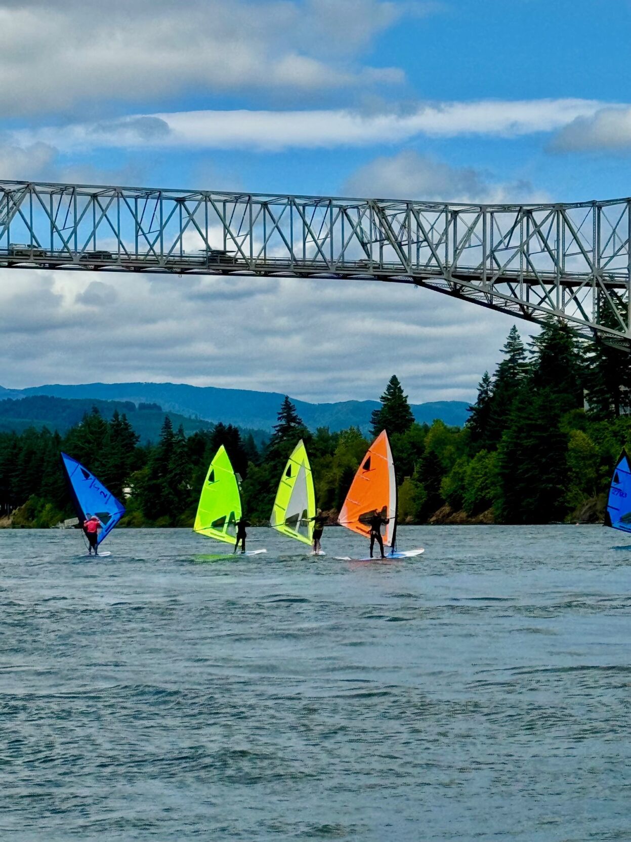 Windsurfers near Bridge of the Gods 2.jpg