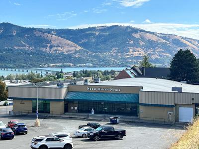 Hood River News building.