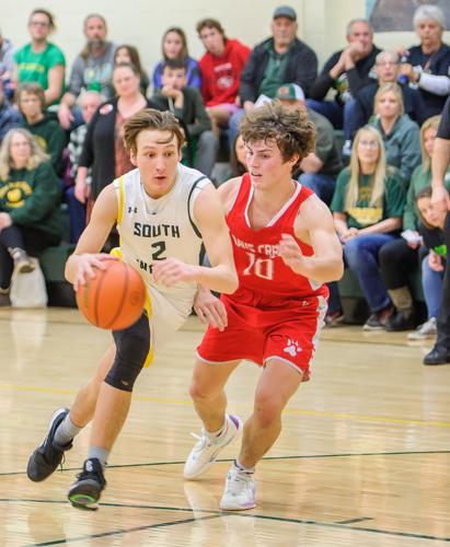 South Wasco County Huskies defeat Days Creek High Wolves