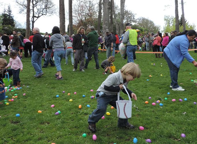 Families flock to Jackson Park for community egg hunt