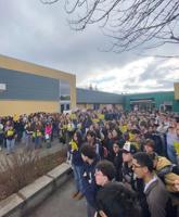 HRVHS students hold school walkout, join community protest over ICE