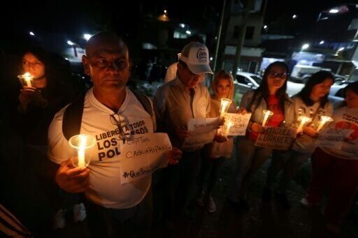 Relatives hold vigils for prisoners in Venezuela