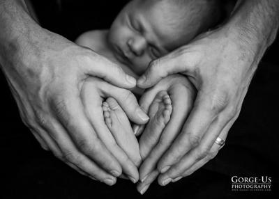 Gorge-Us Photography sets up studio