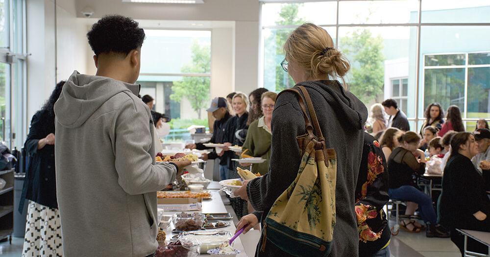 Hood River Valley High School celebrates seventh AVID class | News ...