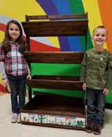 ‘Super Auction’ has 80s theme