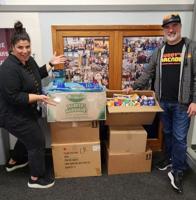 Buddy’s Arcade donates art supplies to Cascade Locks Elementary School