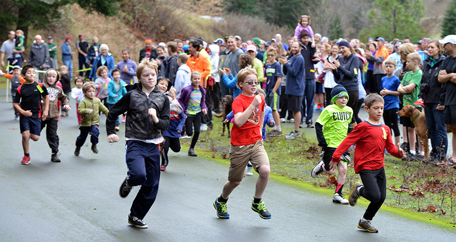 Turkey Trot brings crowd Thanksgiving Day