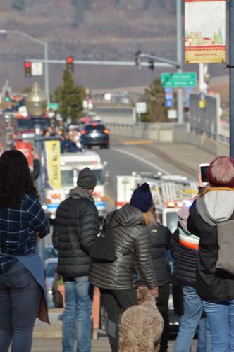 WEB WATER POLO PARADE, parade approaches.JPG