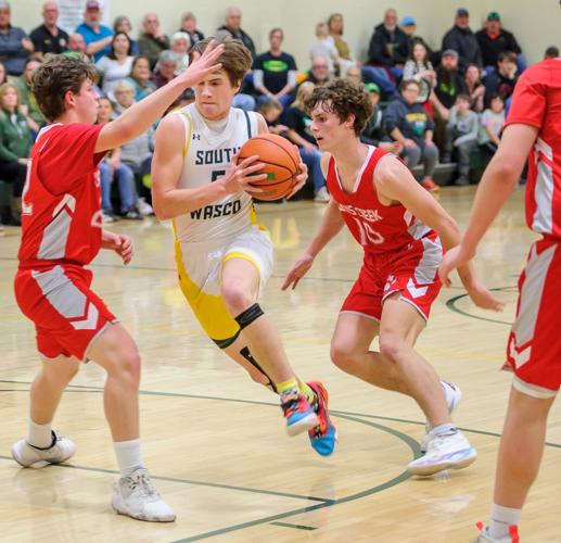 South Wasco County Huskies defeat Days Creek High Wolves