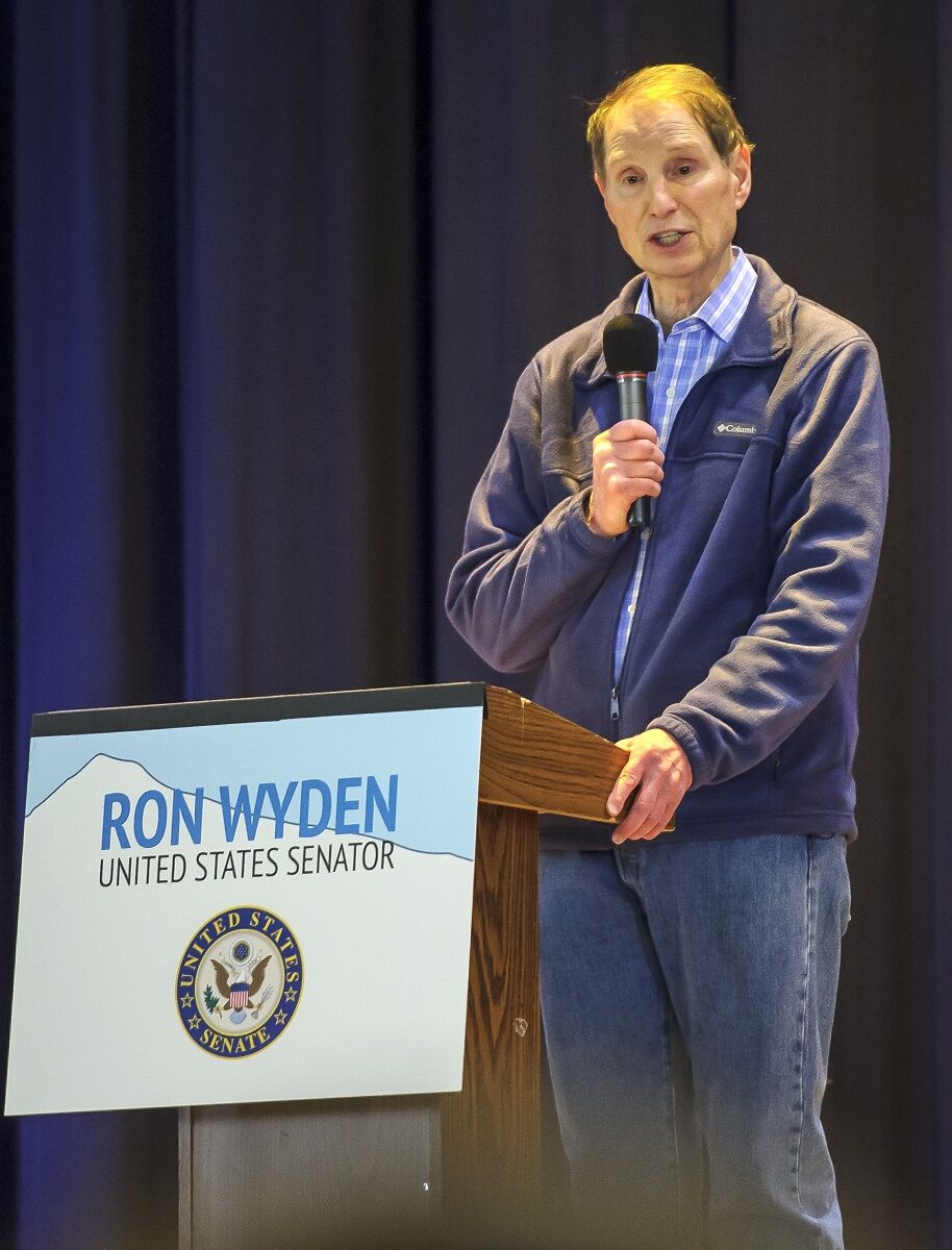 Sen. Wyden: Engagement Key To Change | News | Columbiagorgenews.com