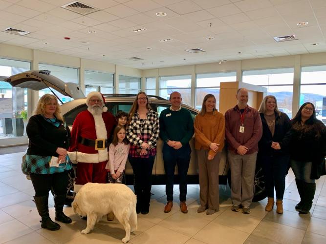 Stevenson family gifted reliable vehicle by Underriner Ford/Nissan