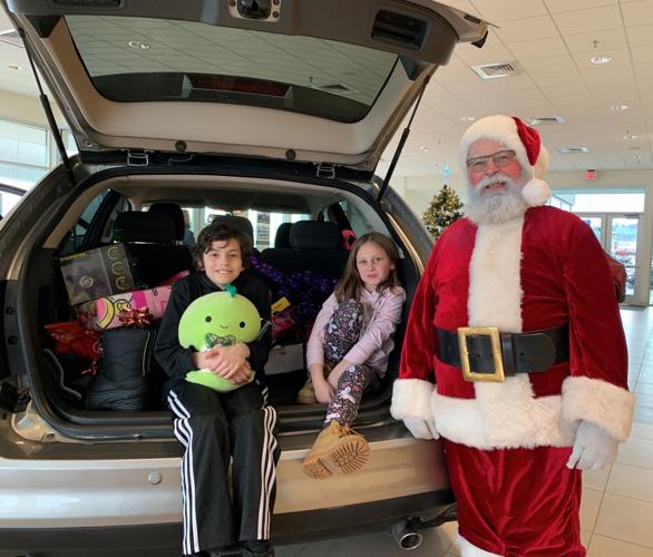 Stevenson family gifted reliable vehicle by Underriner Ford/Nissan