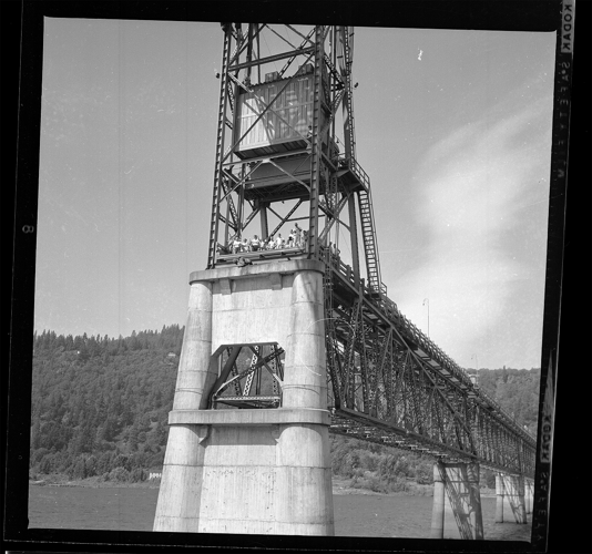 USS O'Brien, Hood River bridge2.png