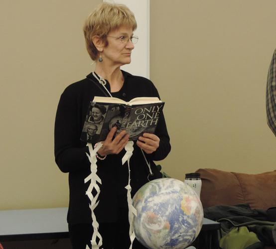 At town hall, Walden faces tough climate