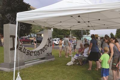 Community gathers to dedicate new entry sign, memorials at Bingen park