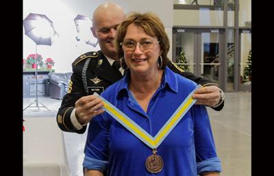 Guard bestows honor