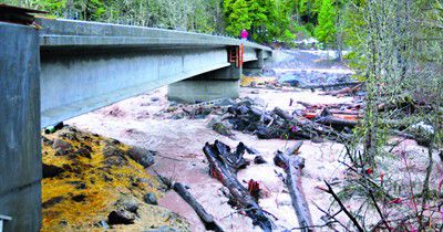 New bridge holds, old one still missing