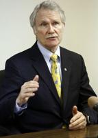 Kitzhaber plans veto of bill that loosens Native American mascot ban