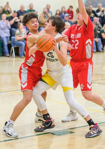 South Wasco County Huskies defeat Days Creek High Wolves