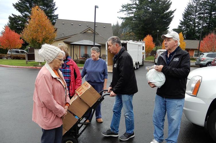 ‘Food Flight’ brings Thanksgiving bounty to Cascade Locks community