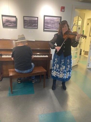 Diane Allen on the piano, Donna Reuter.jpg